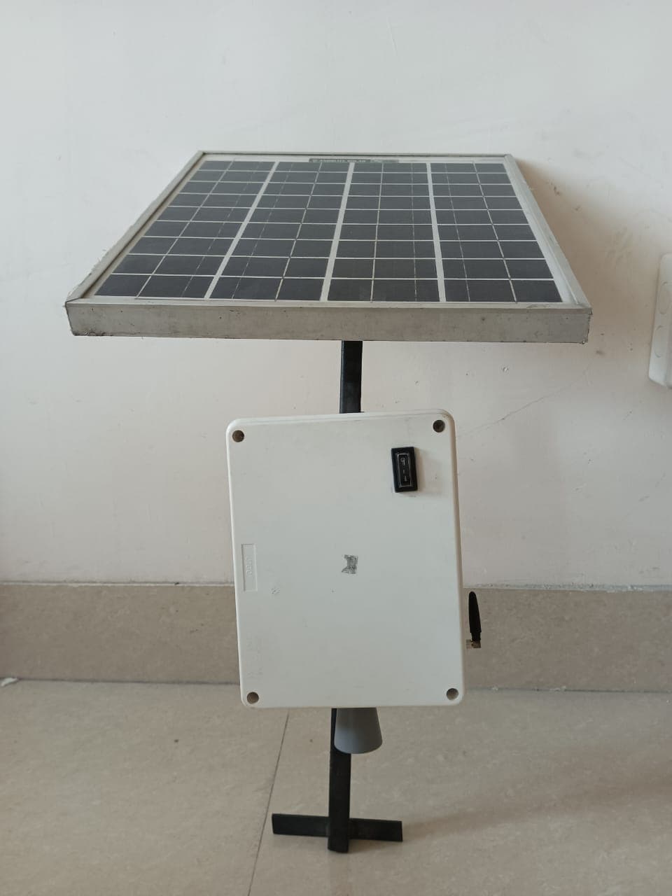 Complete solar-powered monitoring station